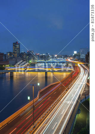 【東京都】都市風景 隅田川と首都高速の夜景 【東京都】都市風景 隅田川と首都高速の夜景 81873336