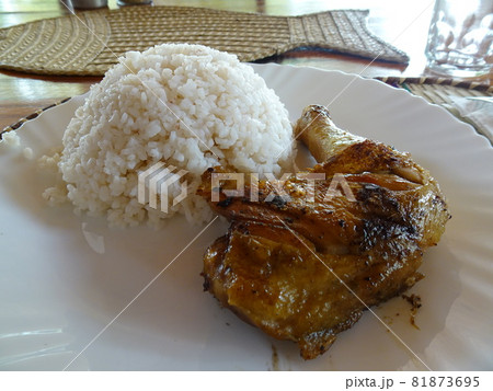 【マダガスカル】大盛りのご飯とグリルチキン(モロンベ) 【マダガスカル】大盛りのご飯とグリルチキン(モロンベ) 81873695