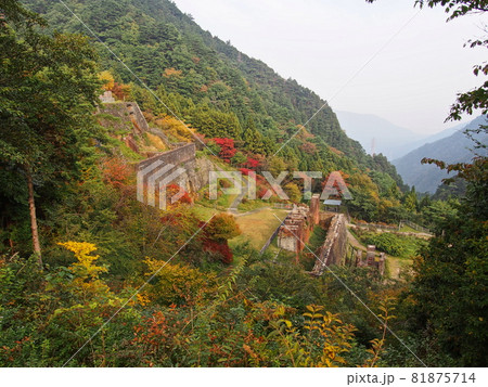 紅葉の別子銅山の遺跡 81875714