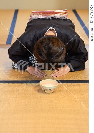 茶道 教室 着物姿の女性 茶道 教室 着物姿の女性 81875737