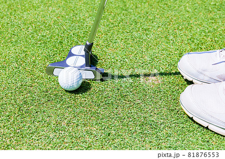 ゴルフ　グリーン　パッティング　【 アウトドア スポーツ の イメージ】 81876553
