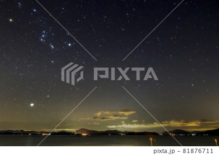 瀬戸内の冬の星景 昇るオリオン座とシリウス 瀬戸内の冬の星景 昇るオリオン座とシリウス 81876711