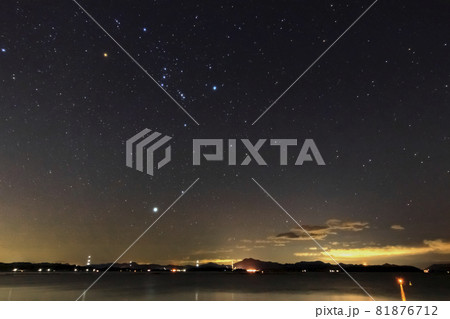 瀬戸内の冬の星景 昇るオリオン座とシリウス 瀬戸内の冬の星景 昇るオリオン座とシリウス 81876712