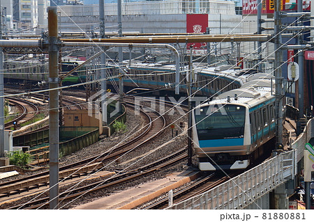 上野駅付近の山手線E235系電車と京浜東北線E233系 上野駅付近の山手線E235系電車と京浜東北線E233系 81880881