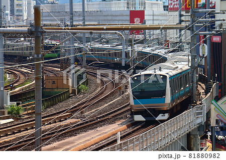 東京都台東区上野駅付近の山手線E235系電車と京浜東北線E233系 東京都台東区上野駅付近の山手線E235系電車と京浜東北線E233系 81880982