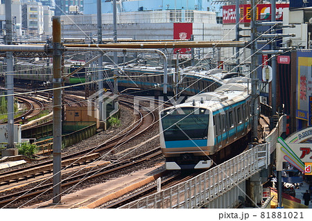 東京都台東区上野駅付近の山手線E235系電車と京浜東北線E233系 東京都台東区上野駅付近の山手線E235系電車と京浜東北線E233系 81881021