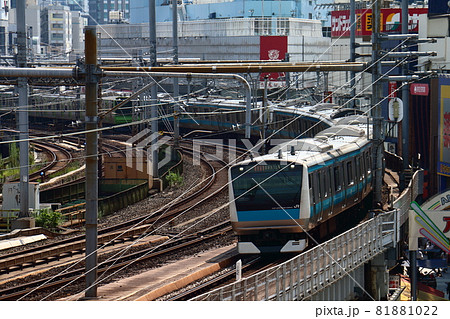東京都台東区上野駅付近の山手線E235系電車と京浜東北線E233系 東京都台東区上野駅付近の山手線E235系電車と京浜東北線E233系 81881022