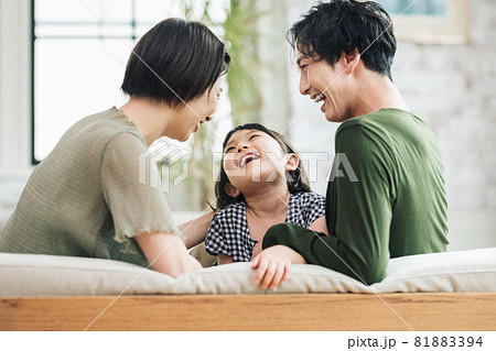 家族の団欒イメージ 81883394