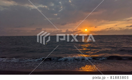 夕日 日没 夕焼け 81883803