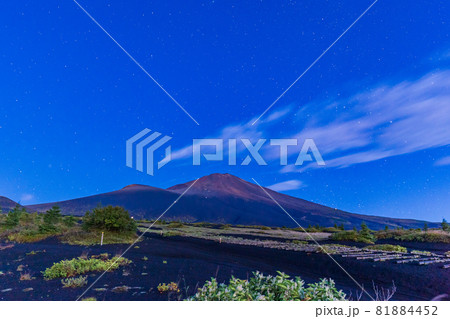 (静岡県)富士山 御殿口登山道 星空 (静岡県)富士山 御殿口登山道 星空 81884452