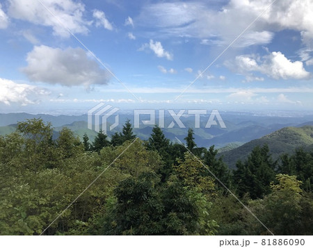 埼玉県秩父の武甲山からの関東方面の眺め 埼玉県秩父の武甲山からの関東方面の眺め 81886090