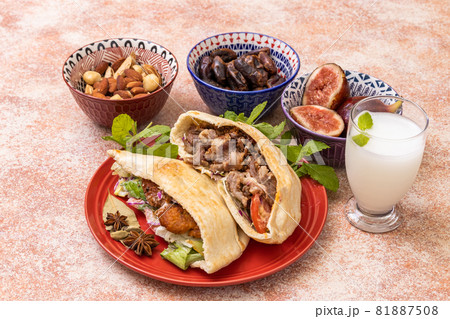 ケバブサンド kebab and falafel sandwiches ケバブサンド kebab and falafel sandwiches 81887508