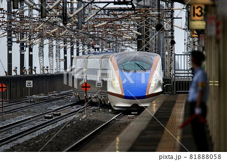 新幹線e7系は金沢 新潟へ 上越 北陸新幹線の写真素材