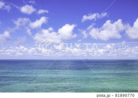 美しい二見ヶ浦の海（福岡県糸島市） 81890770