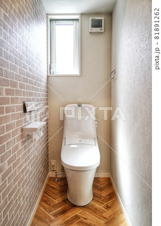 新築住宅のトイレ 81891262
