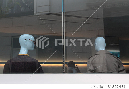 ファッションブティックのウインドー ファッションブティックのウインドー 81892481
