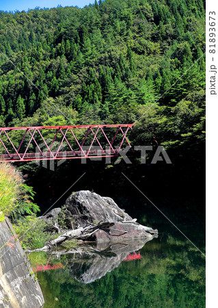 荒川峡風景　まえぜばしと巨石 81893673