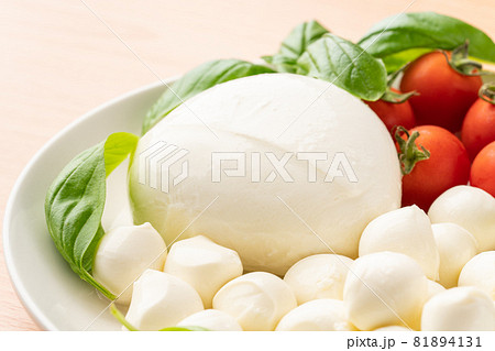 モッツァレラチーズ 81894131