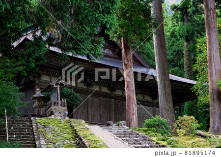 明通寺の本堂【国宝】/福井県小浜市 明通寺の本堂【国宝】/福井県小浜市 81895174