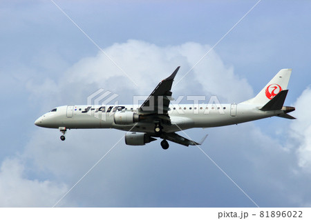 大阪国際空港 JAL 飛行機 着陸態勢 千里川尻 大阪国際空港 JAL 飛行機 着陸態勢 千里川尻 81896022