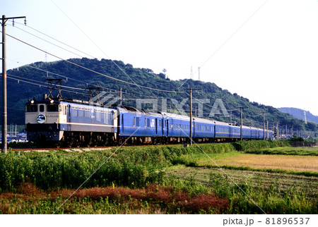 1998年 山陽本線を行くEF651102ブルートレイン瀬戸の写真素材
