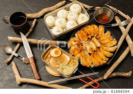 焼き餃子　 Pot Sticker food 81898394