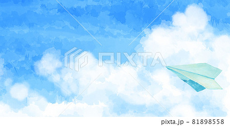 青空を飛んでいく紙飛行機の水彩イラストのイラスト素材
