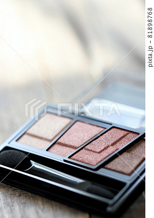 新品のピンク系の4色アイシャドウ アイメイク 新品のピンク系の4色アイシャドウ アイメイク 81898768