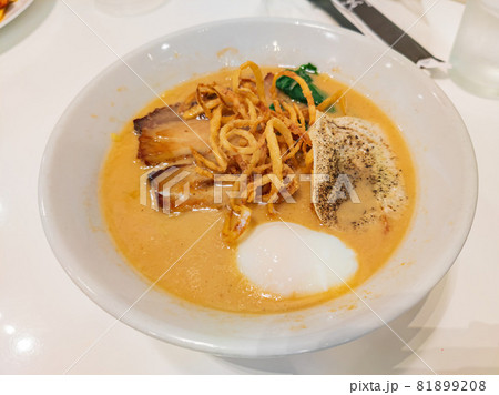 Close up shot of Japanese ramen 81899208