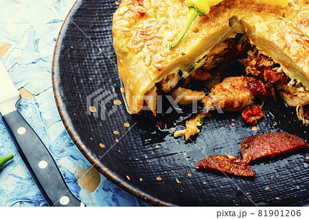 Sausage and chicken pie Sausage and chicken pie 81901206