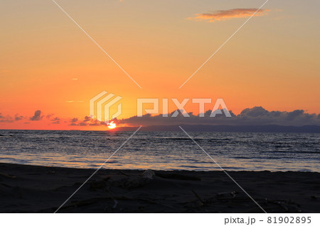 日本海の夕暮れ 日本海の夕暮れ 81902895