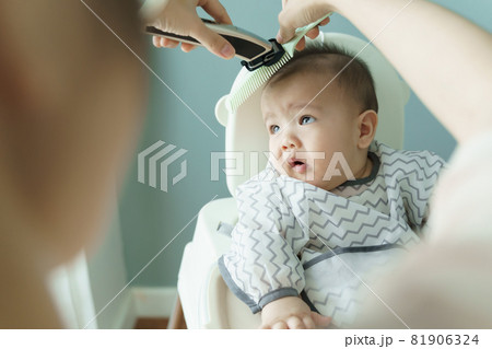 Asian little Baby boy is cutting hair  81906324