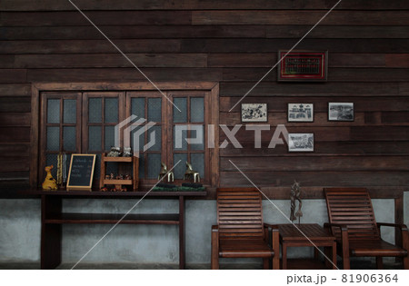 カフェ・レストランの店頭ディスプレイ 81906364