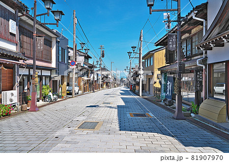 【富山県井波 木彫りの里 八日町通り】 富山県南砺市井波 81907970