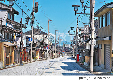 【富山県井波 木彫りの里 八日町通り】 富山県南砺市井波 81907972