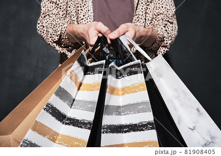 Customer with purchases Customer with purchases 81908405