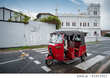 Red Tuk Tuk in Galle, Sri Lanka Red Tuk Tuk in Galle, Sri Lanka 81911921