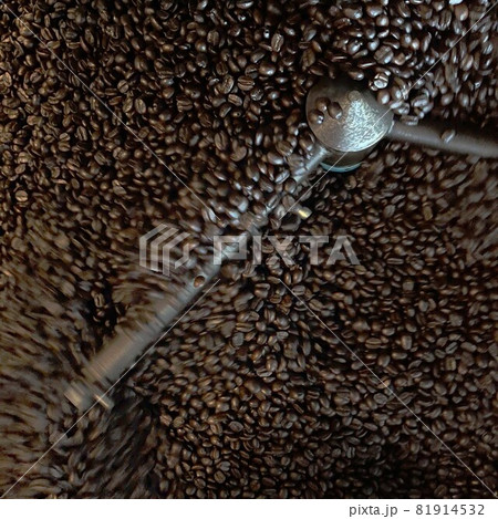 Roasted coffee machine with coffee beans ,roataing machine for brew coffee to prepared. 81914532