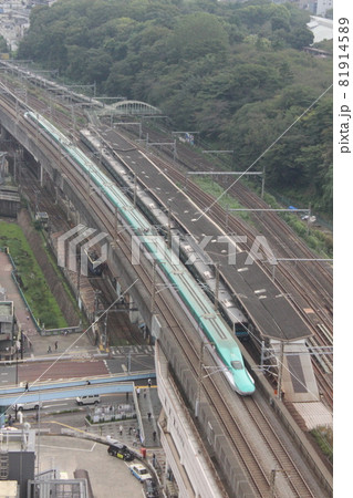 都会を走る列車 都会を走る列車 81914589
