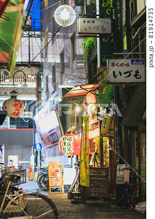 【大阪】道頓堀裏路地の飲み屋街 【大阪】道頓堀裏路地の飲み屋街 81914735