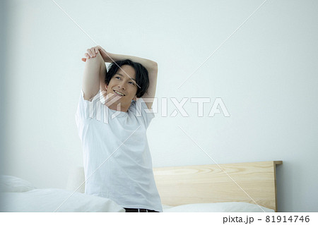 男性　寝室 81914746