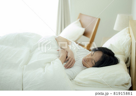 男性　寝室 81915861