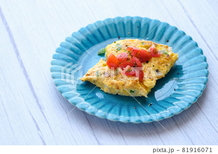 カラフル な 具沢山 オムレツ で モーニング カラフル な 具沢山 オムレツ で モーニング 81916071