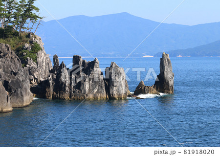 気仙沼唐桑半島、巨釜半造の折石を眺める風景 気仙沼唐桑半島、巨釜半造の折石を眺める風景 81918020
