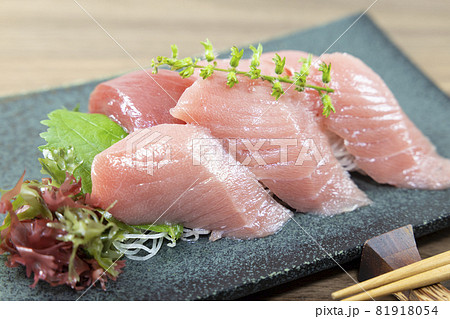 美味しい国産本鮪の刺し身 81918054