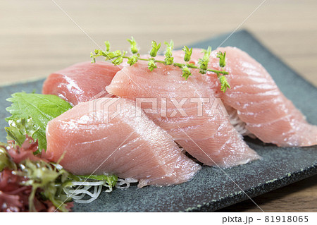 美味しい国産本鮪の刺身 81918065