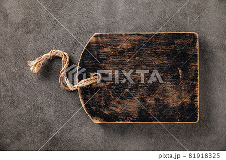 Old wooden burnt vintage chopping board Old wooden burnt vintage chopping board 81918325