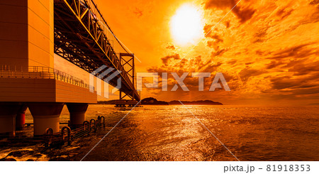 鳴門海峡大橋 夕景 オレンジ色 【 関西 の 人気 観光 スポット 】 鳴門海峡大橋 夕景 オレンジ色 【 関西 の 人気 観光 スポット 】 81918353
