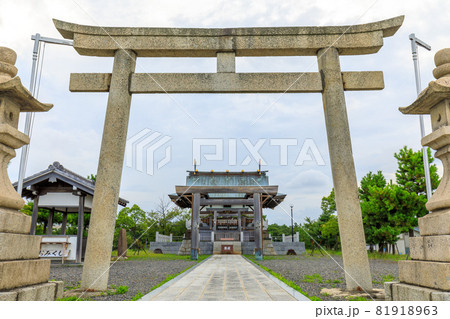 桑名市　揖斐川・長良川堤防の住吉神社 81918963