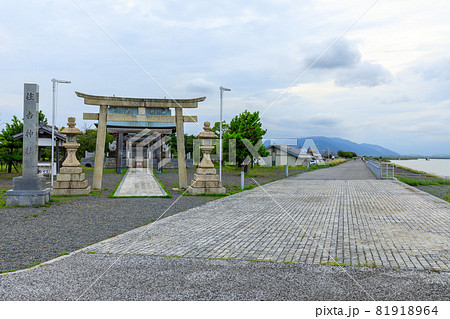 桑名市　揖斐川・長良川堤防の住吉神社 81918964
